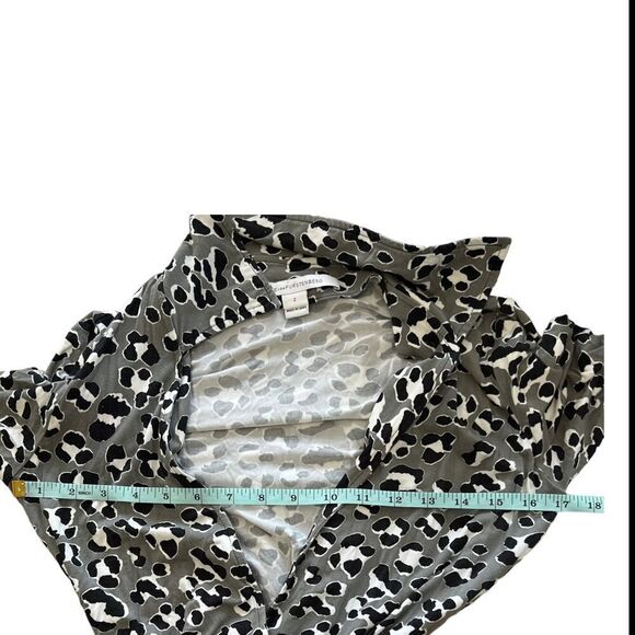 Diane von Furstenberg Leopard Long Sleeve V Neck Wrap Dress Sz 2 - Picture 5 of 10
